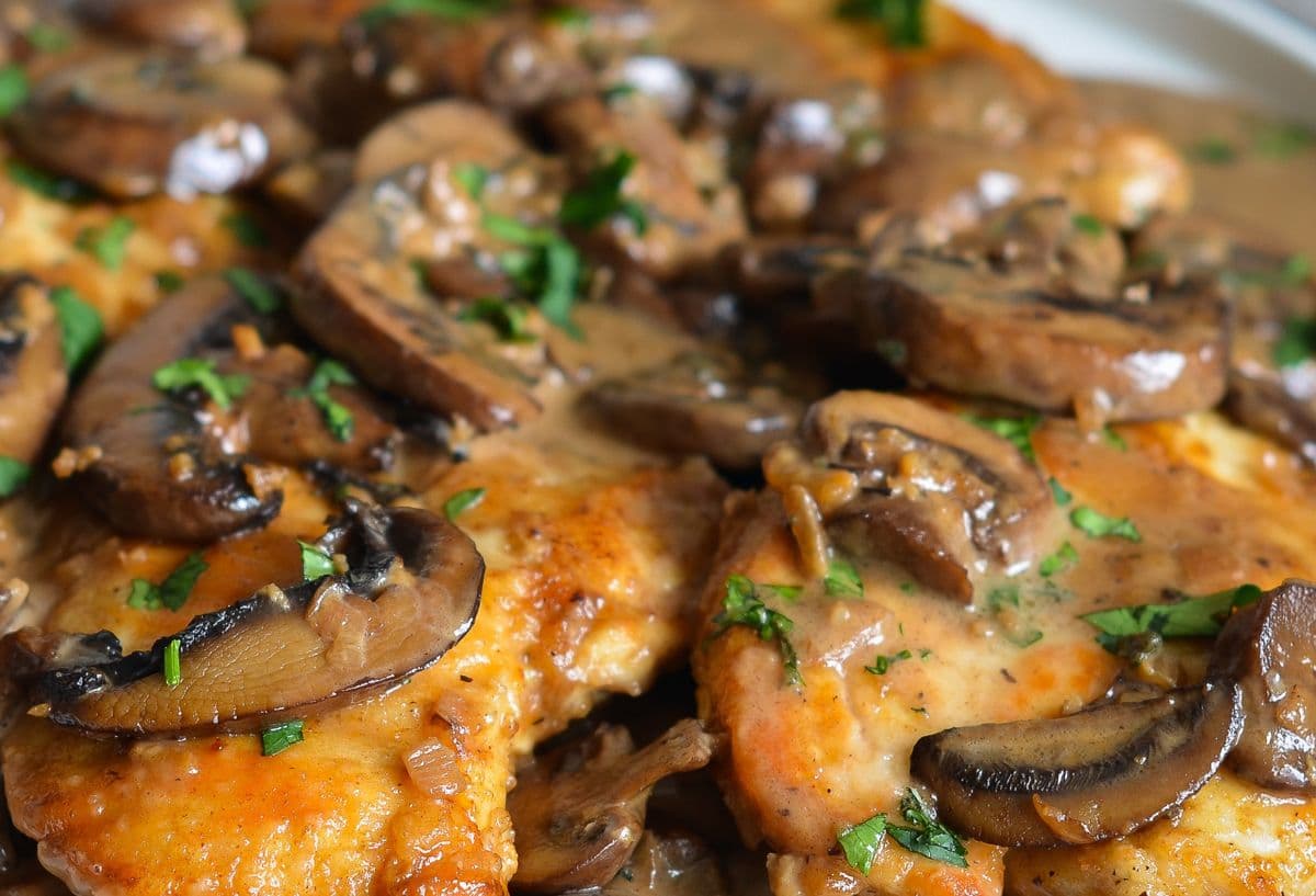 Chicken Marsala with mushrooms from the hot lunch catering menu